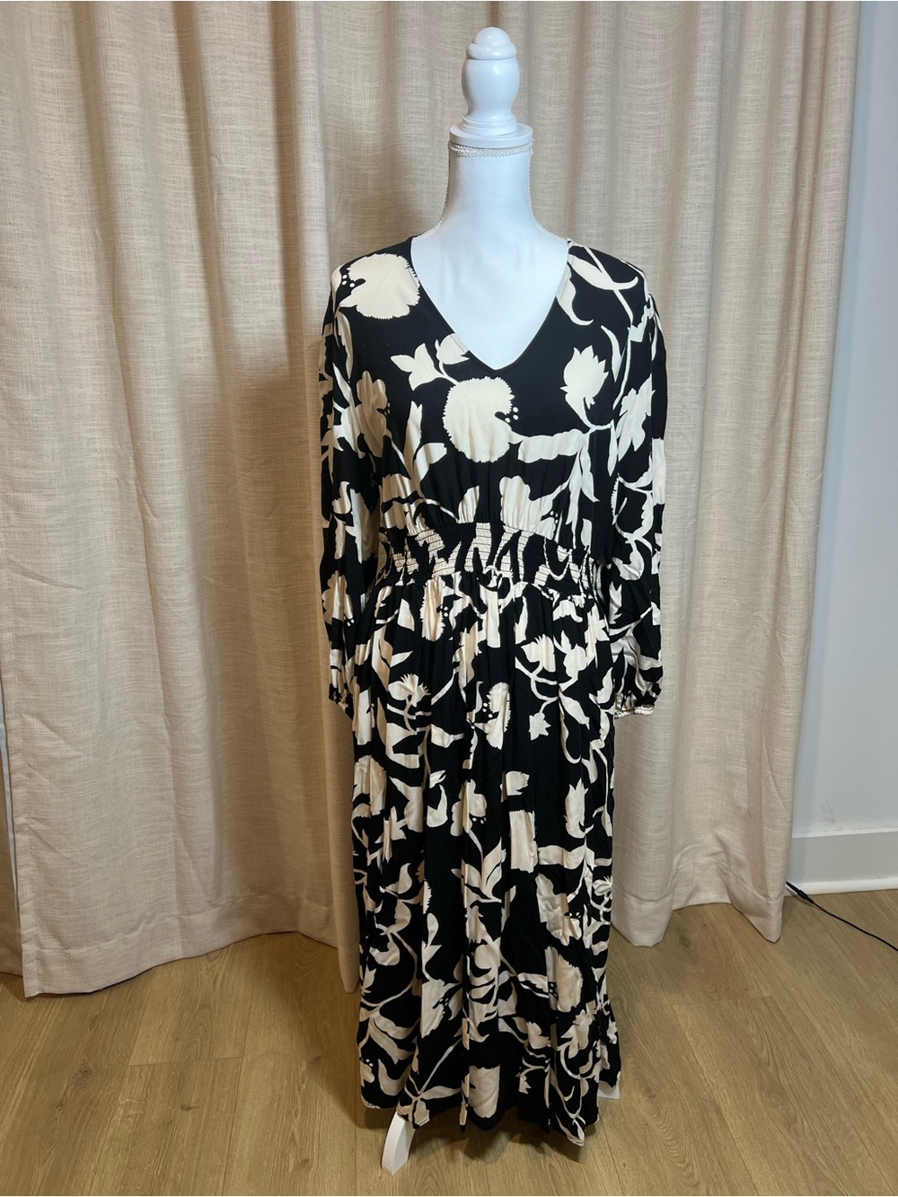 Knox Rose Black and Cream Floral V-Neck Maxi Dress
